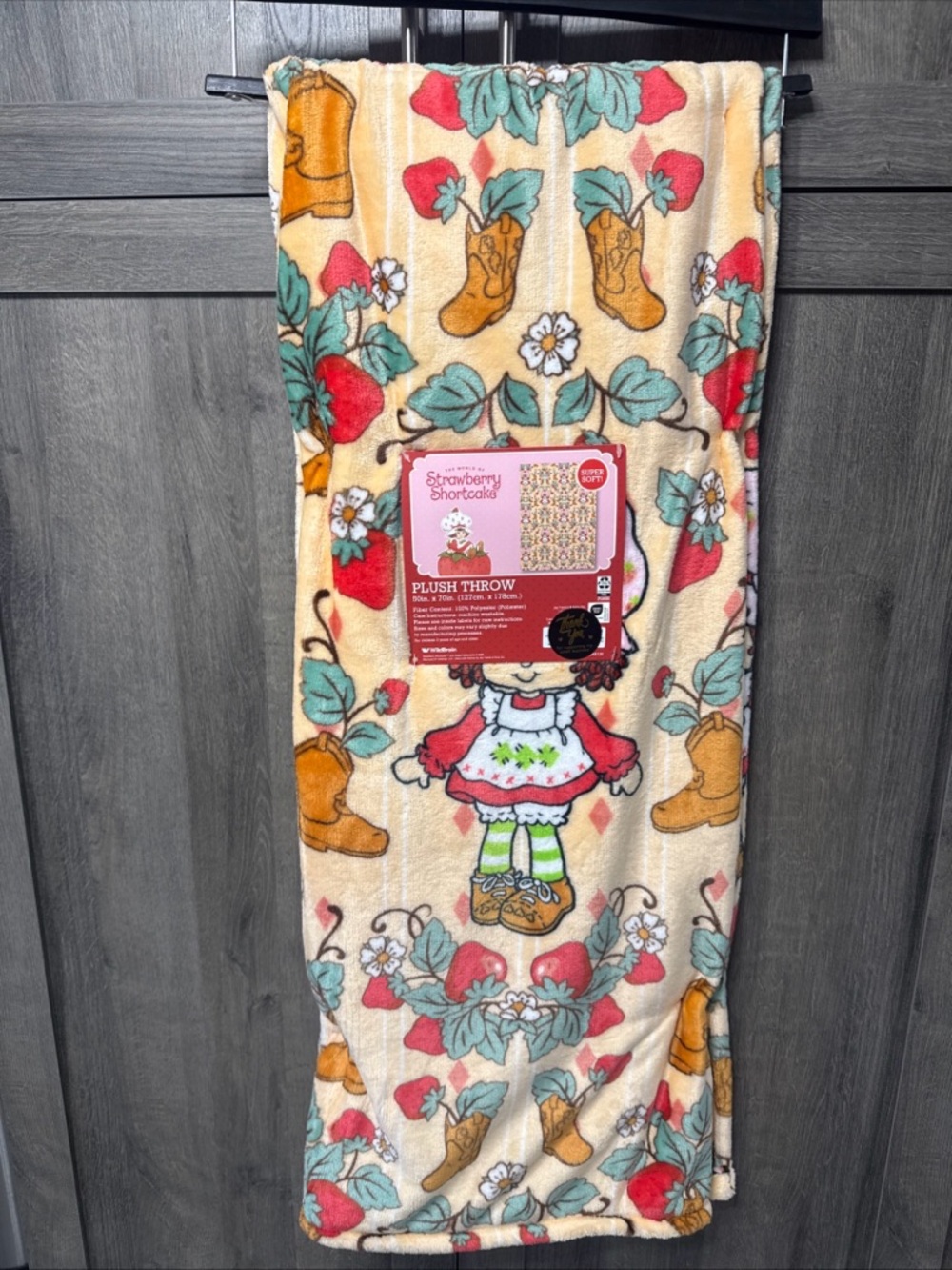 New Strawberry Shortcake Cowboy Boots & Blossoms 50"x70" Throw Blanket On Hanger